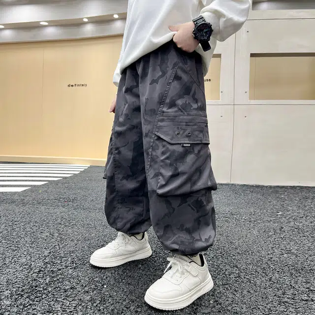 俞兆林 男大童潮范直筒户工装大口袋外健身跑步舒适亲肤适中儿童运动裤 春秋 青少年