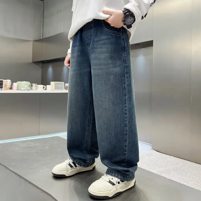 俞兆林牛仔裤 男大童酷帅纯色潮范直筒户外健身跑步舒适亲肤 青少年