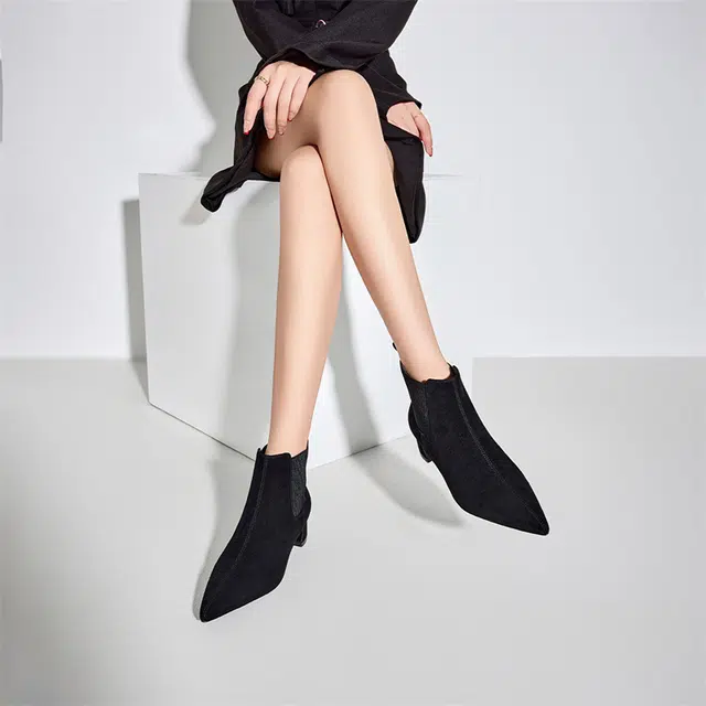 ELLE Chelsea Boots