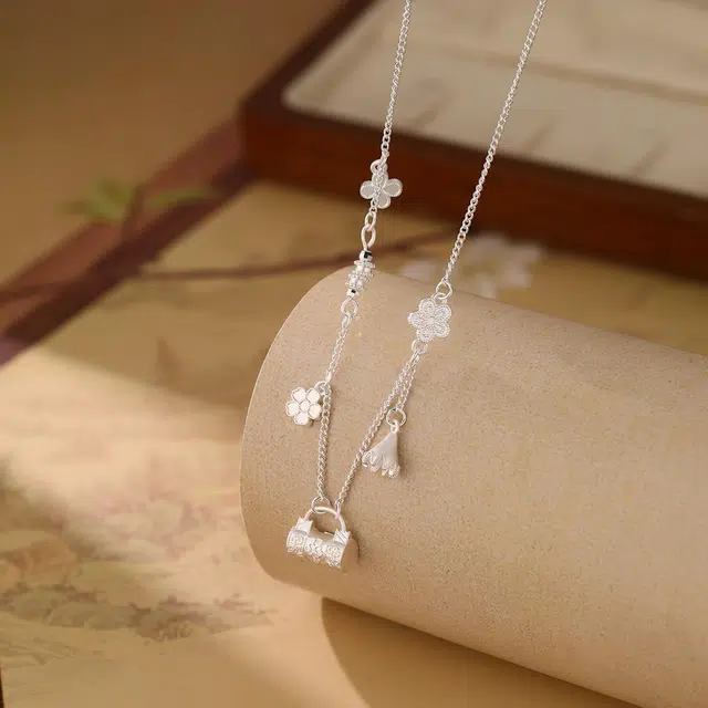CUTE DAME S990