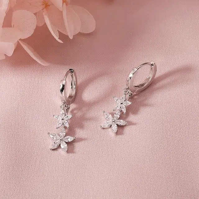 CUTE DAME S990