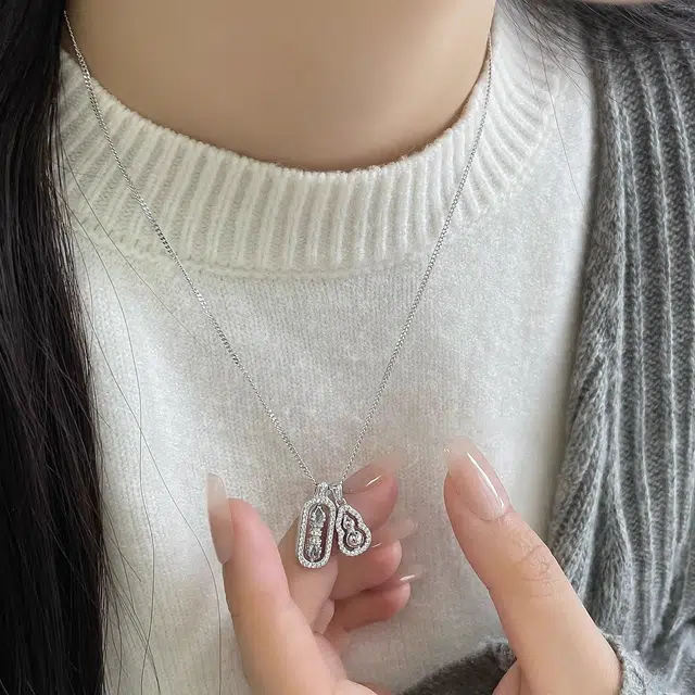 CUTE DAME 990