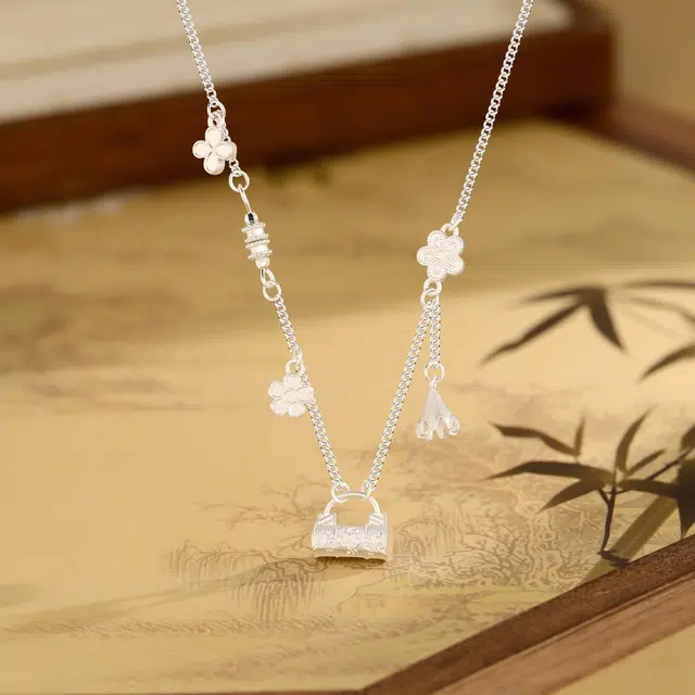 CUTE DAME S990