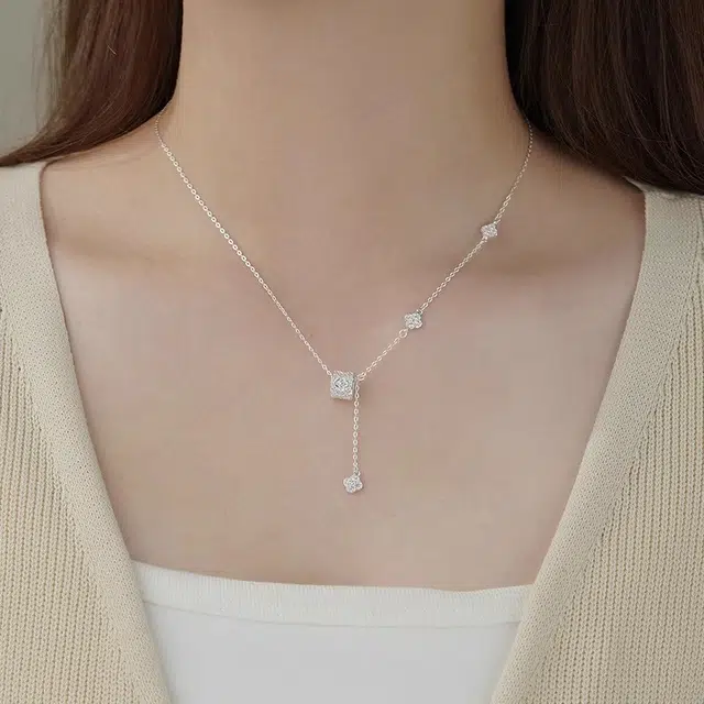 CUTE DAME 990