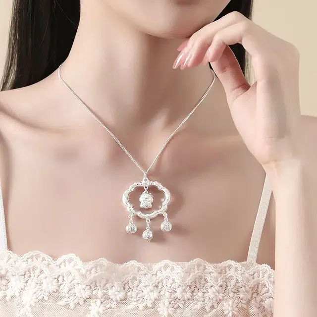 CUTE DAME 999