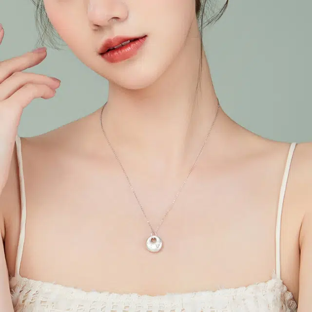 CUTE DAME 999