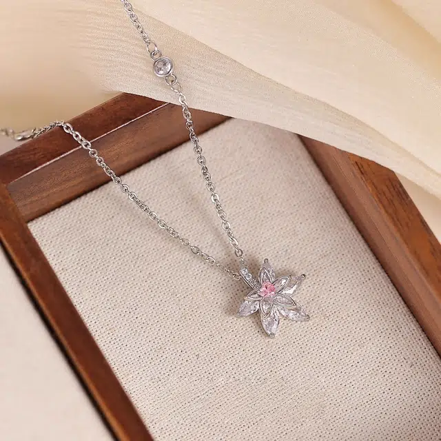 CUTE DAME S990