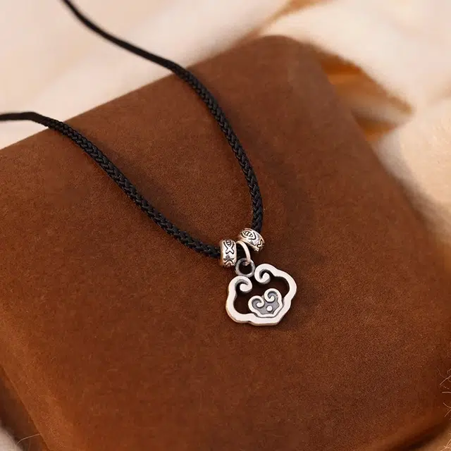 CUTE DAME S990