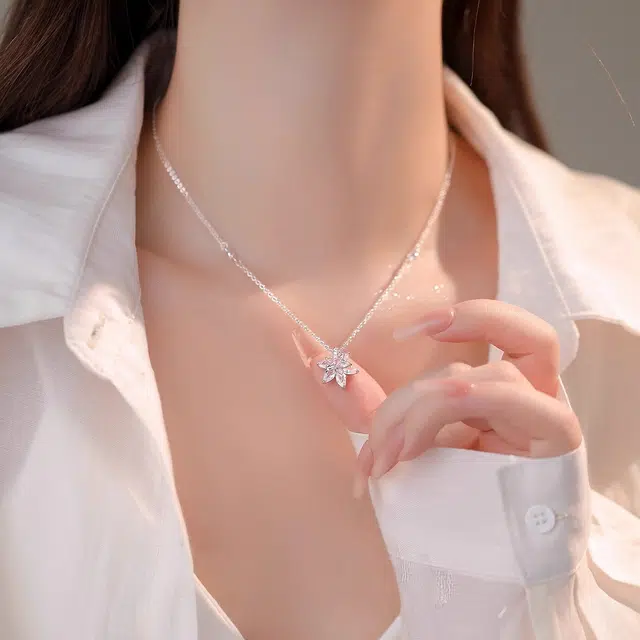 CUTE DAME S990