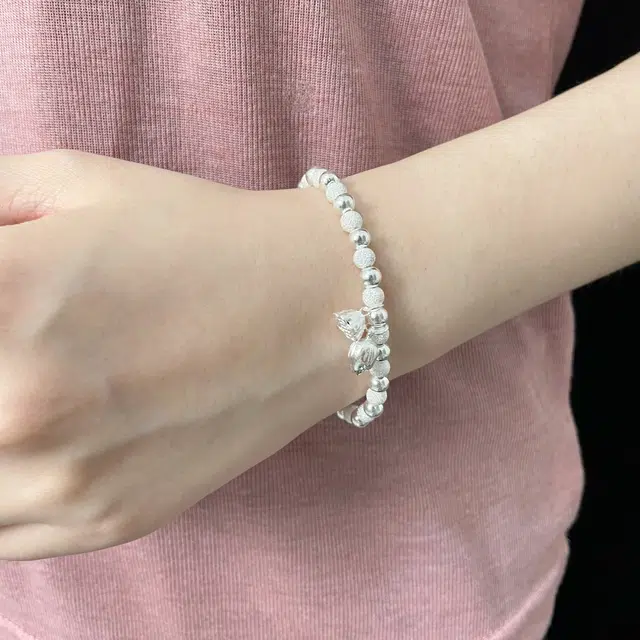 S990 CUTE DAME