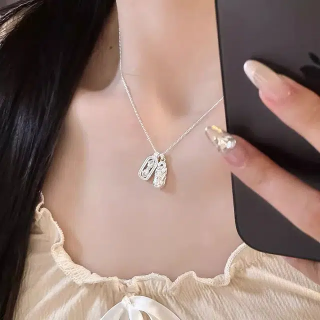 CUTE DAME 990