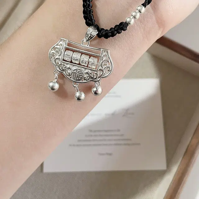 s990 CUTE DAME 990
