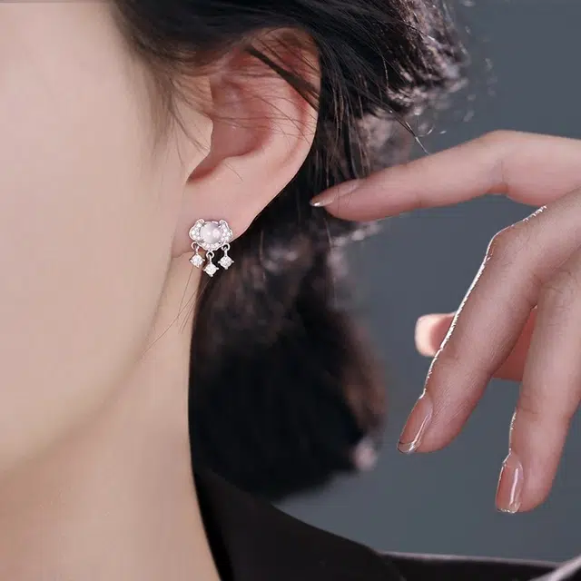 CUTE DAME S990