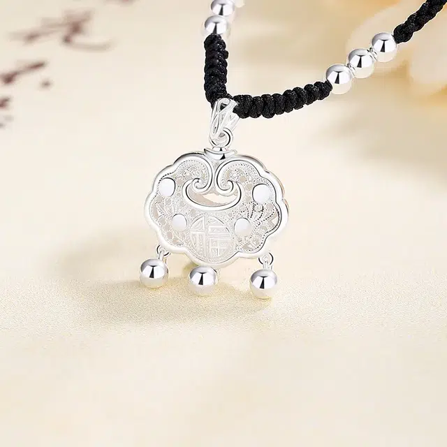 CUTE DAME 990