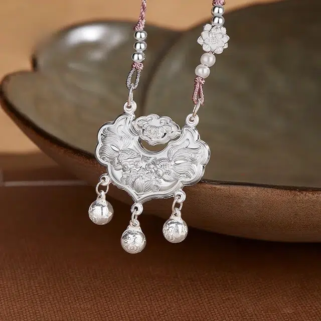 CUTE DAME 990