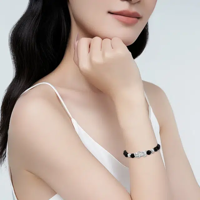 CUTE DAME
