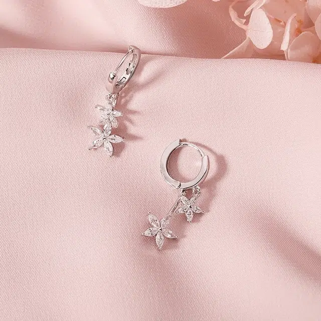 CUTE DAME S990