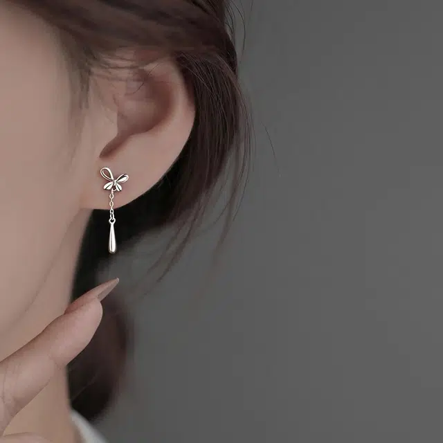 CUTE DAME 990