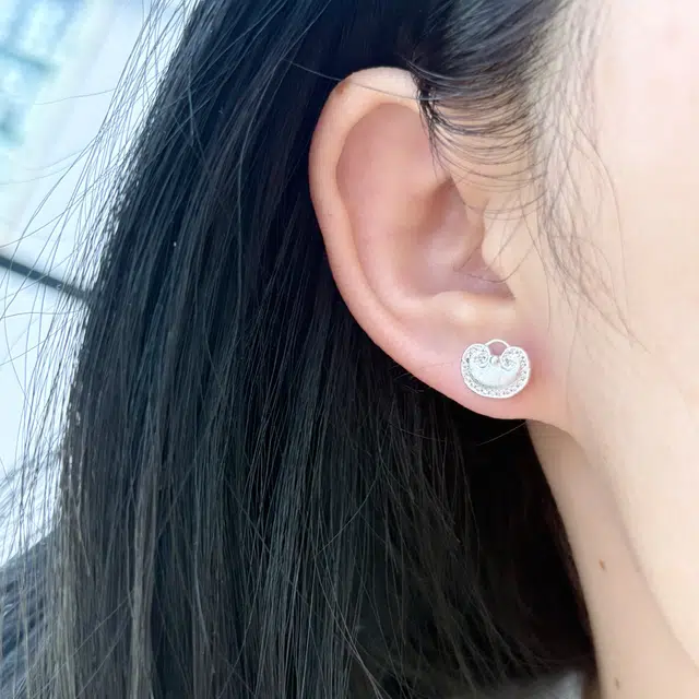 CUTE DAME S990