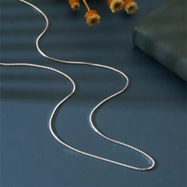 CUTE DAME 990