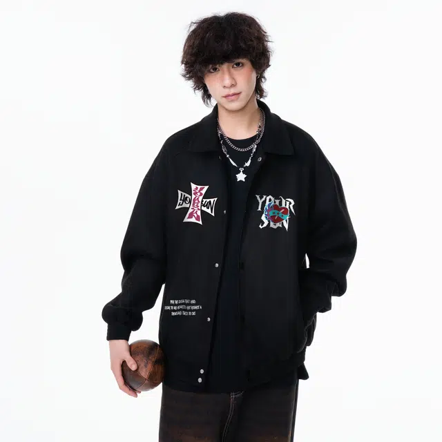 宜而爽 美式高街复古潮牌哥特字母设计感印花麂皮绒工艺宽松休闲舒适百搭教练工装单排扣长袖翻领夹克外套 男女同款