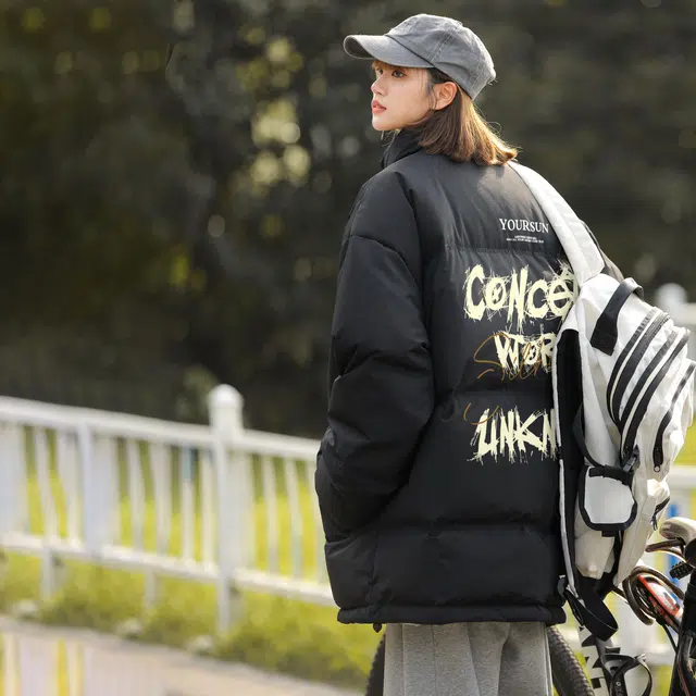 宜而爽 美式复古高街潮流手绘签名字母印花宽松运动加厚防寒保暖立领鸭绒外套日常通勤休闲百搭户外轻薄羽绒服 男女同款