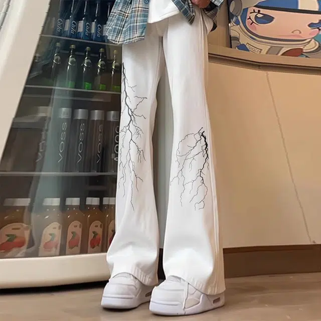 宜而爽 美式高街复古潮流基础款简约纯色闪电印花水洗做旧舒适中腰显高显瘦修身休闲长裤直筒垂感阔腿微喇弯刀牛仔裤 男女同款