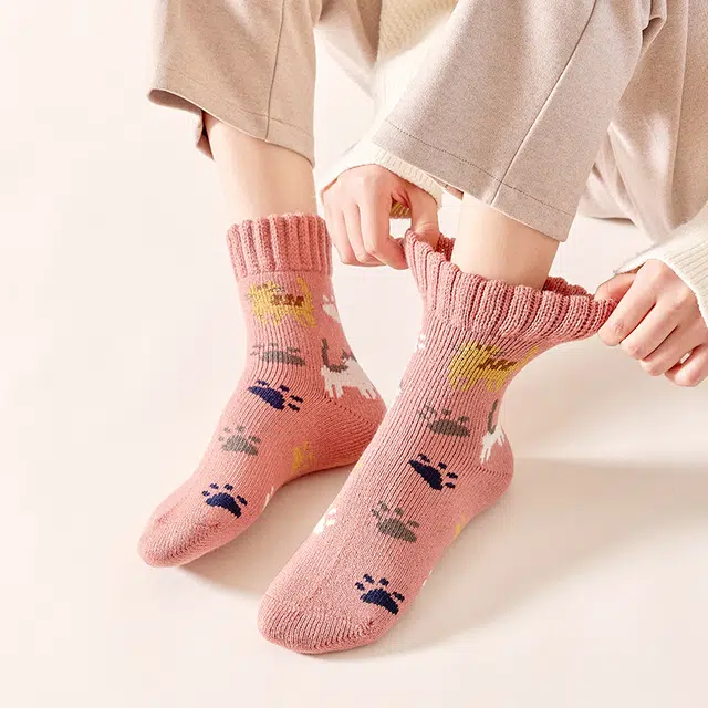 莫代尔 可爱卡通加厚保暖雪地袜防寒锁温优质面料袜子设计舒适亲肤柔软中筒袜 男女同款