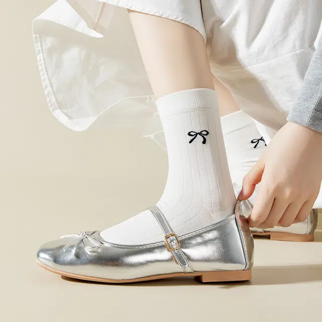 莫代尔 蝴蝶结简约图案舒适柔滑透气吸汗袜子时尚百搭中筒袜 女款