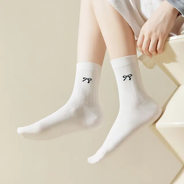 莫代尔 蝴蝶结简约图案舒适柔滑透气吸汗袜子时尚百搭中筒袜 女款