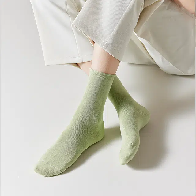 莫代尔 纯色百搭透气吸汗柔软抗菌袜子时尚运动高弹力中筒袜 女款
