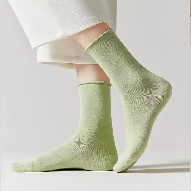 莫代尔 纯色百搭透气吸汗柔软抗菌袜子时尚运动高弹力中筒袜 女款