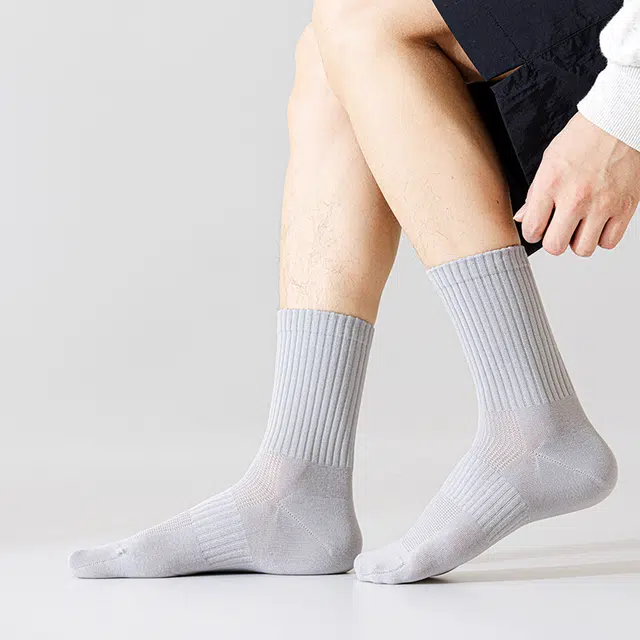 莫代尔 简约纯色基础款长袜舒适亲肤透气防臭吸湿排汗运动袜不掉跟高弹日常百搭中筒袜 男款