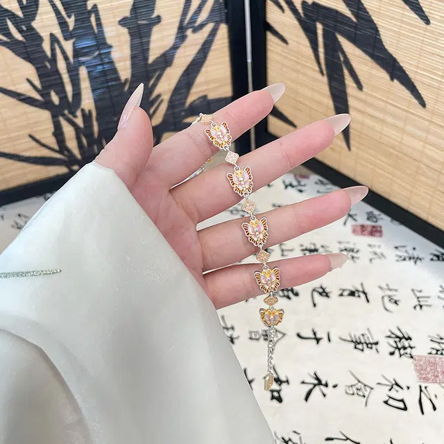 麟典 描金珐琅粉彩蝴蝶 新中式复古精致蝴蝶手饰女 气质典雅古法国风汉服配饰  高级礼盒 #好运 合金 手链 女款