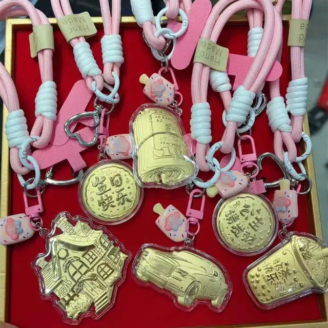 麟典 生日快乐大饼平安纳福新中式储值宝藏手机挂饰 高级小众礼盒#好运 金 挂件 男女同款情侣款