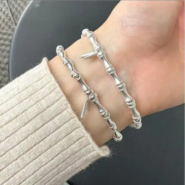 990