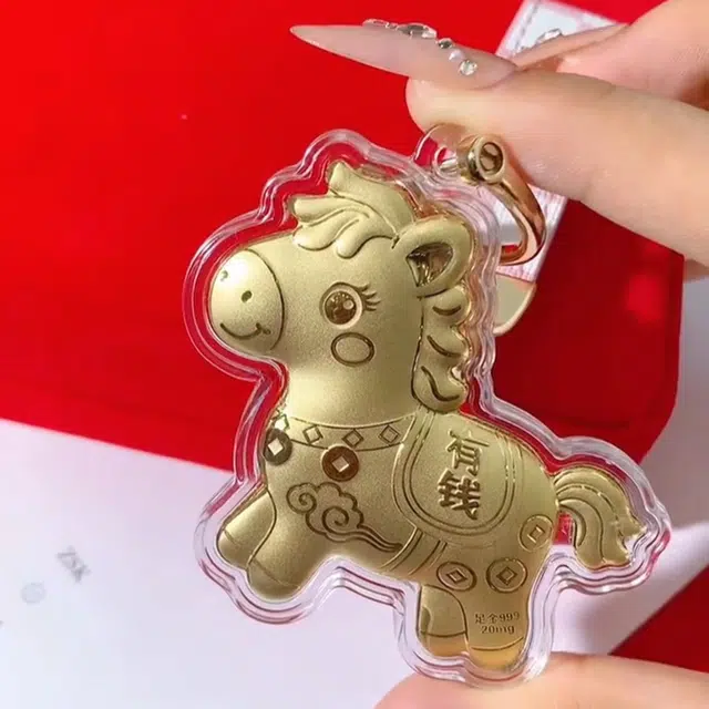 麟典 马上有钱钥匙扣马上暴富招财纳福小金马包包挂饰精致高级皮革汽车钥匙扣创意饰品  #好运 金 挂件 男女同款情侣款