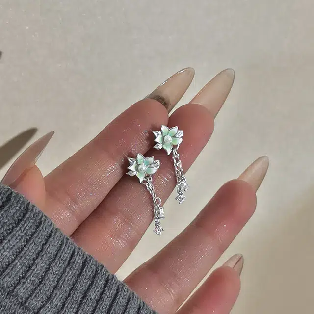925