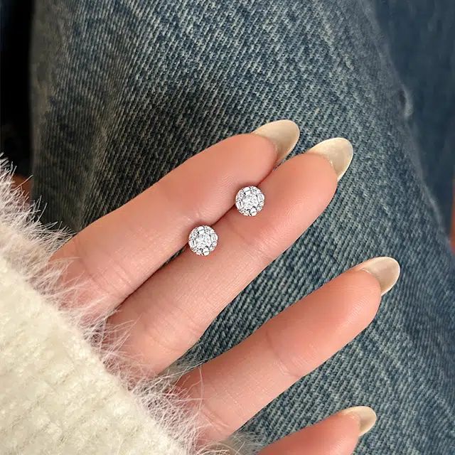 925