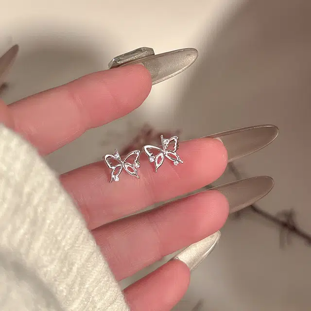 925
