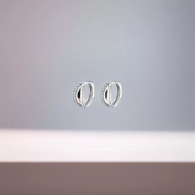 925