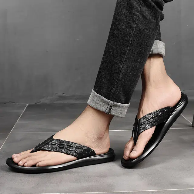 酷丁 鳄鱼纹压花 高颜值夹脚 经典百搭 舒适柔软耐折 时尚潮流 防磨防滑人字拖鞋 男款 黑色