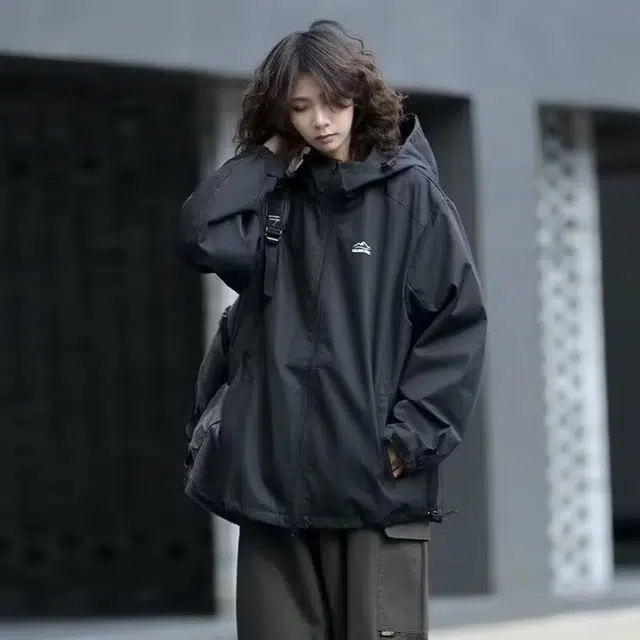 木木兔 潮流时尚秋季外套 情侣装 大码  简约百搭防水潮牌宽松连帽工装户外防风登山服夹克 男女同款