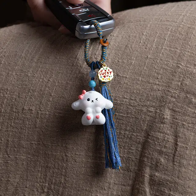 阿七 萌宠小狗 可爱创意旺旺钥匙扣书包挂饰手工编织挂绳治愈系背包玩偶 树脂 挂件 男女同款情侣款