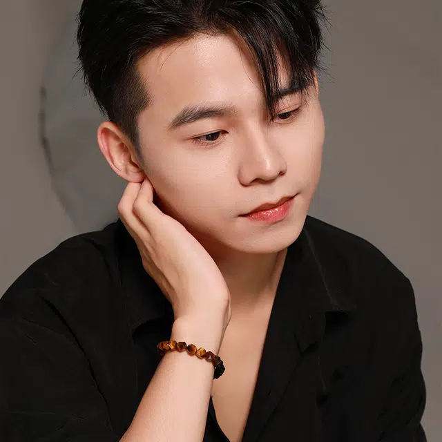 梦金园 锦年鸿运 经典福运本命年新年招财转运小众设计手饰#好运 虎眼石 手串 男女同款情侣款