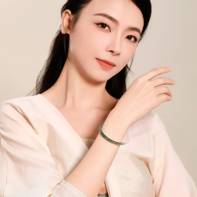 梦金园 倾玉系列 新中式国风渐变绿色细圆条叮当镯 复古优雅显白#好运 玉髓 手镯 女款
