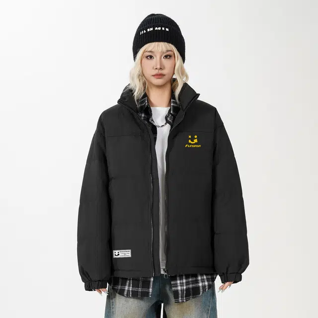 鸭鸭 创意笑脸字母刻字膜简约时尚设计运动休闲美式复古潮流户外撞色立领防风防寒宽松舒适百搭通勤保暖羽绒服 男女同款