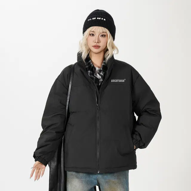 鸭鸭 基础款简约字母印花设计感青少年户外运动防风防水宽松休闲百搭舒适柔软立领高街面包保暖冬季羽绒服 男女同款