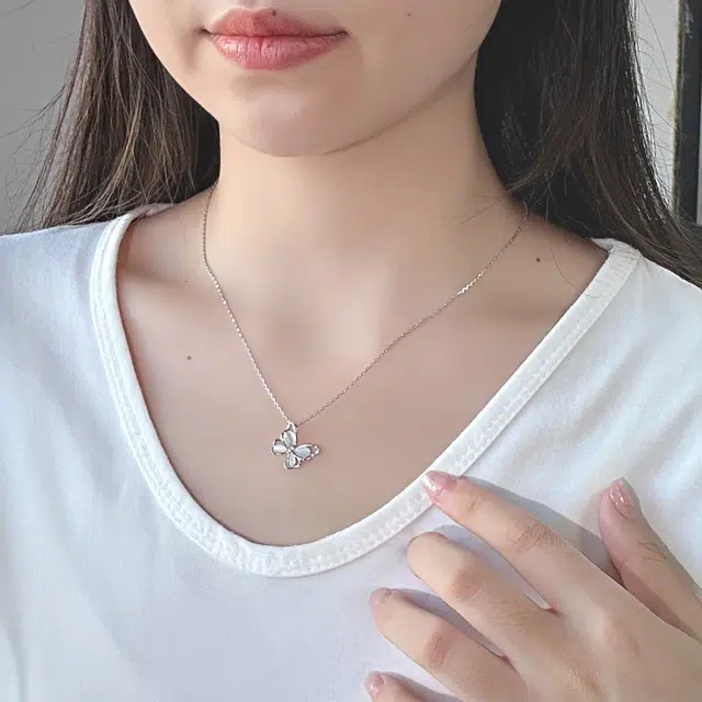 925