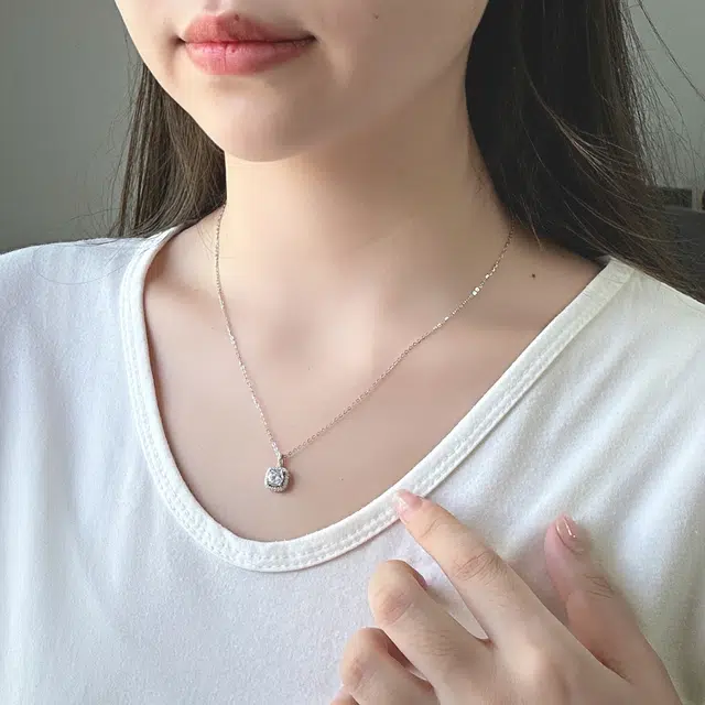 925